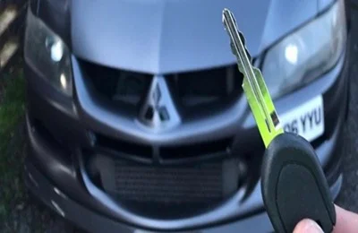 Standard car key blade with transponder chip in plastic head